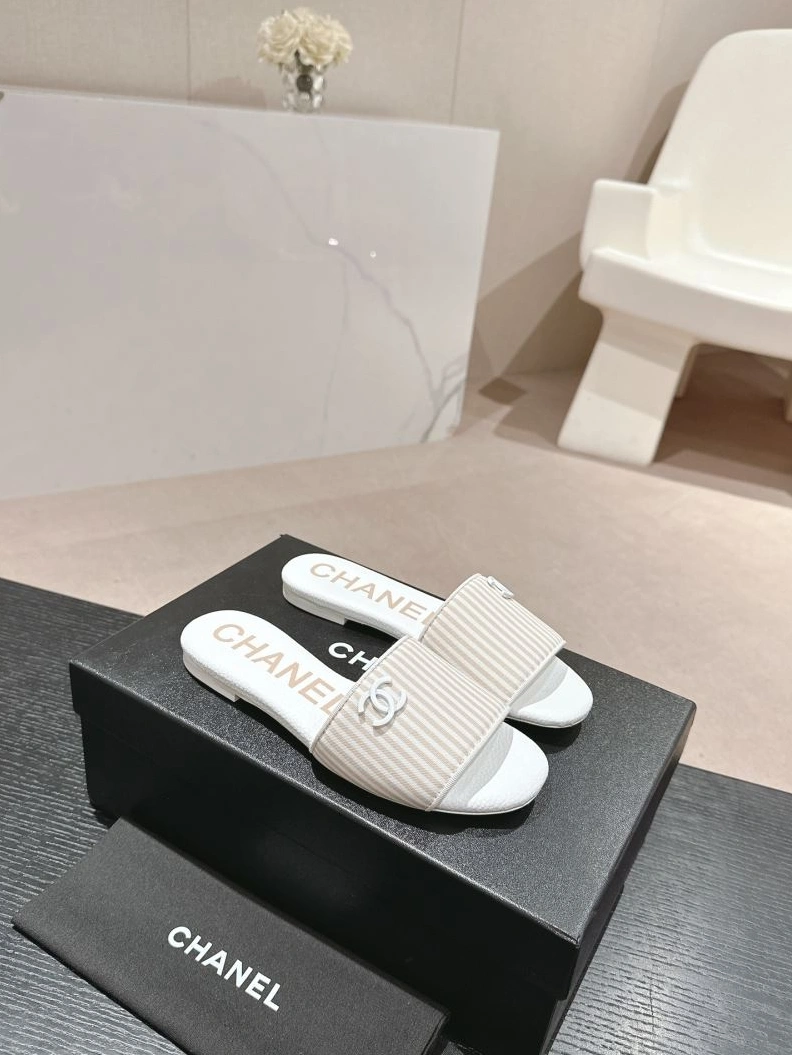 Flexible Chxnxl Slippers 122707