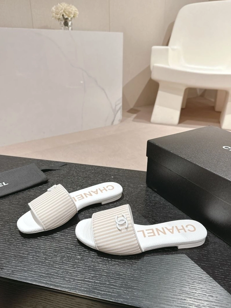 Flexible Chxnxl Slippers 122707
