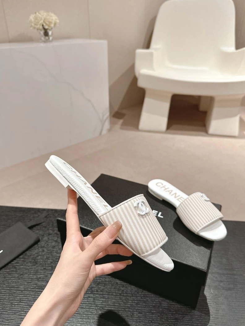 Flexible Chxnxl Slippers 122707
