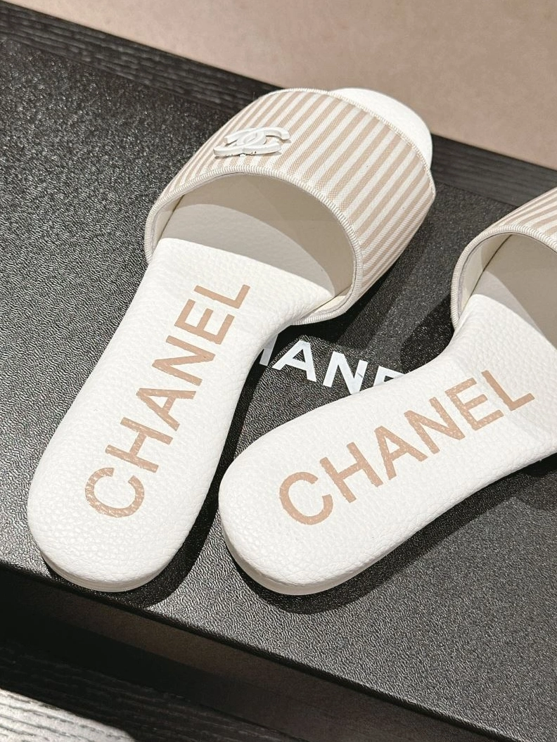 Flexible Chxnxl Slippers 122707