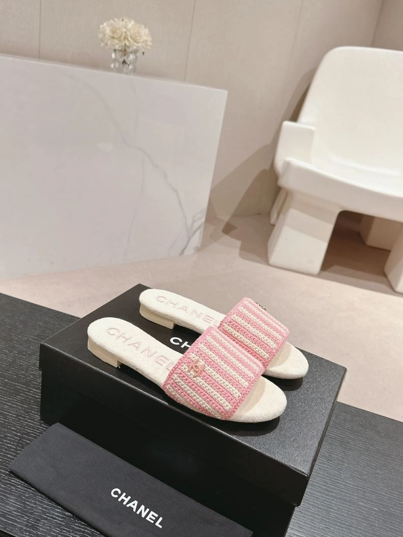 Stylish Chxnxl Slippers 122704
