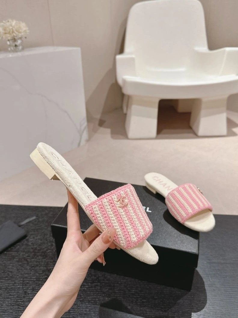 Stylish Chxnxl Slippers 122704