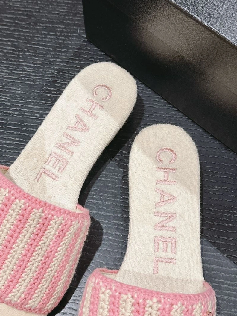 Stylish Chxnxl Slippers 122704