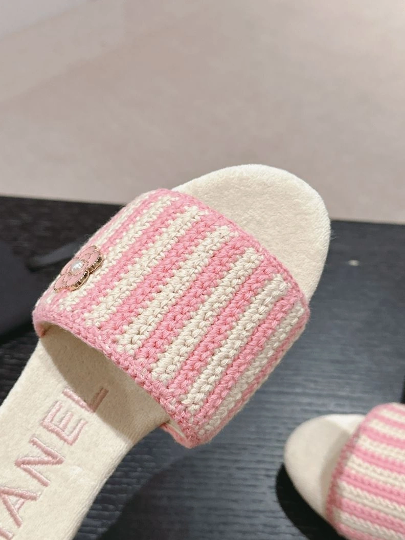 Stylish Chxnxl Slippers 122704