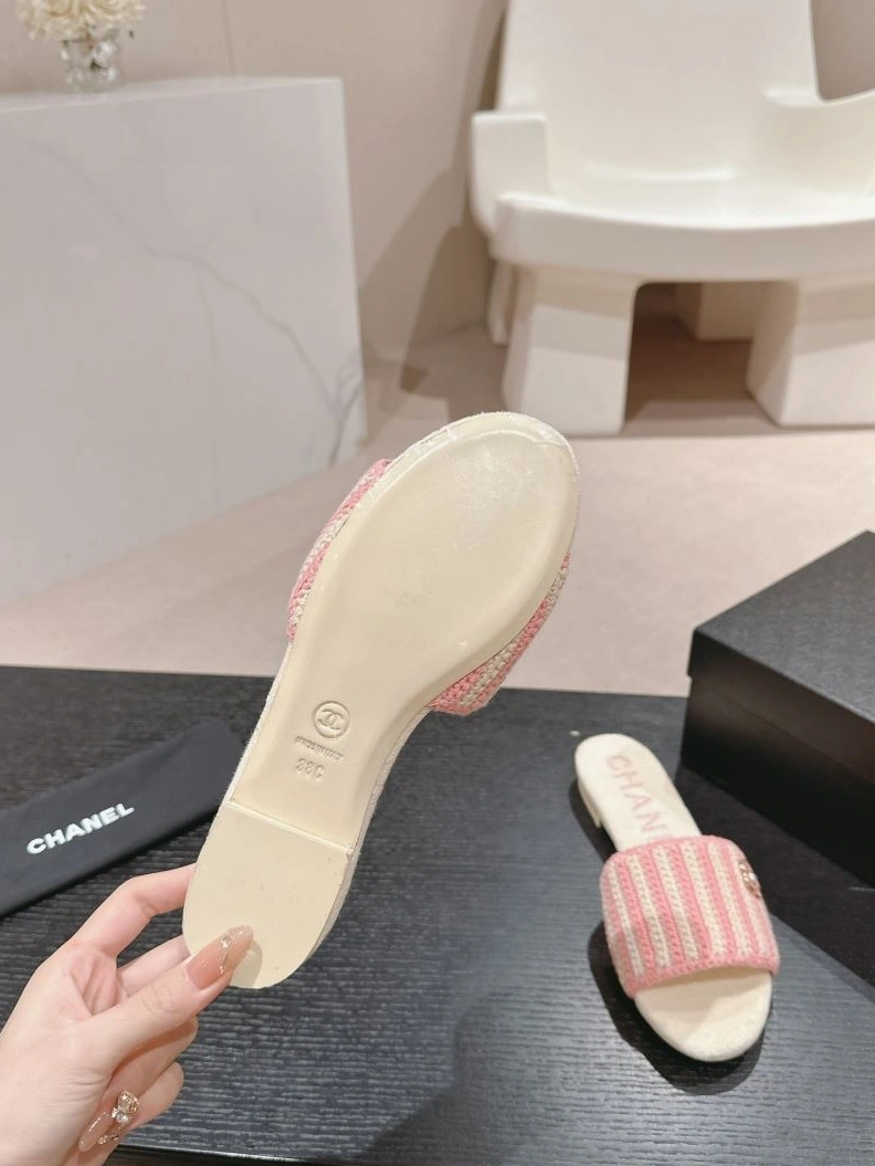 Stylish Chxnxl Slippers 122704