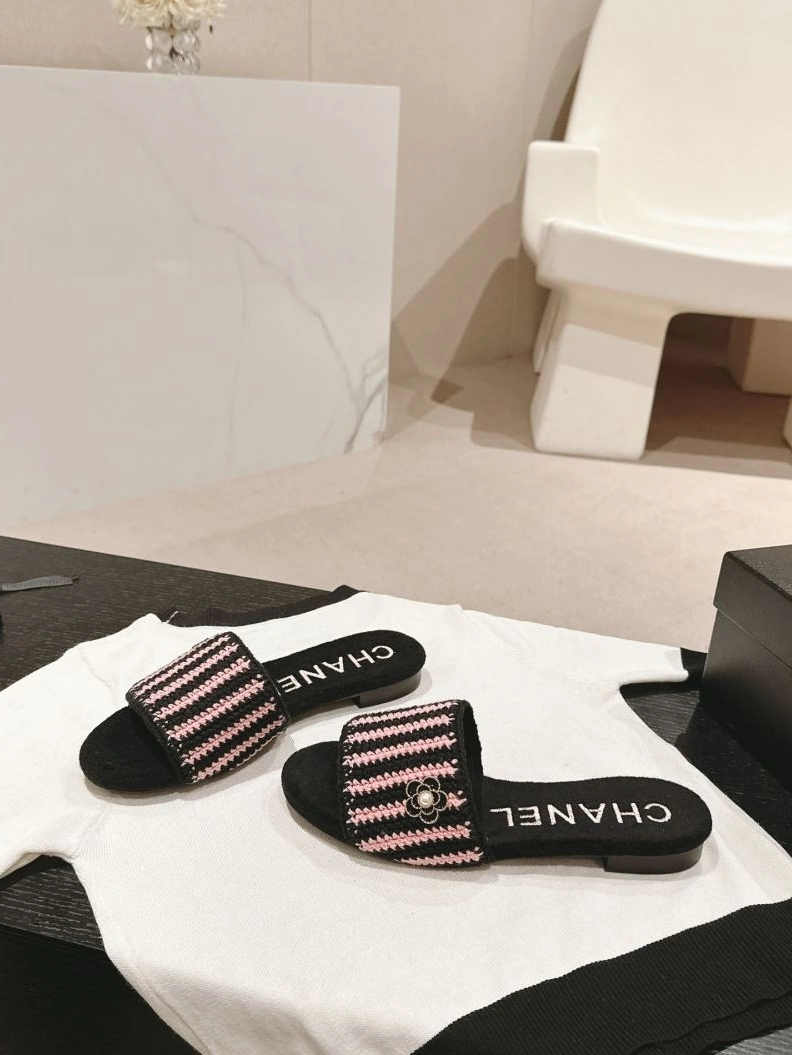 Vibrant Chxnxl Slippers 122702