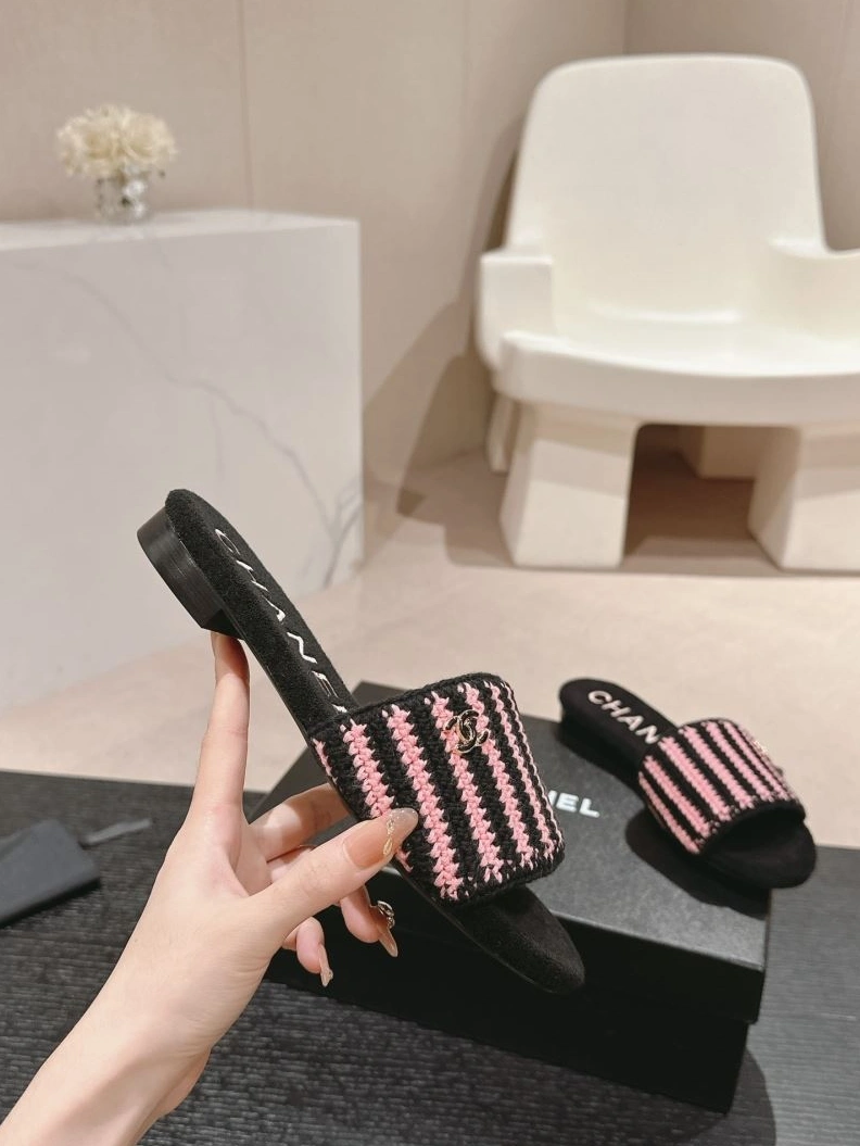 Vibrant Chxnxl Slippers 122702