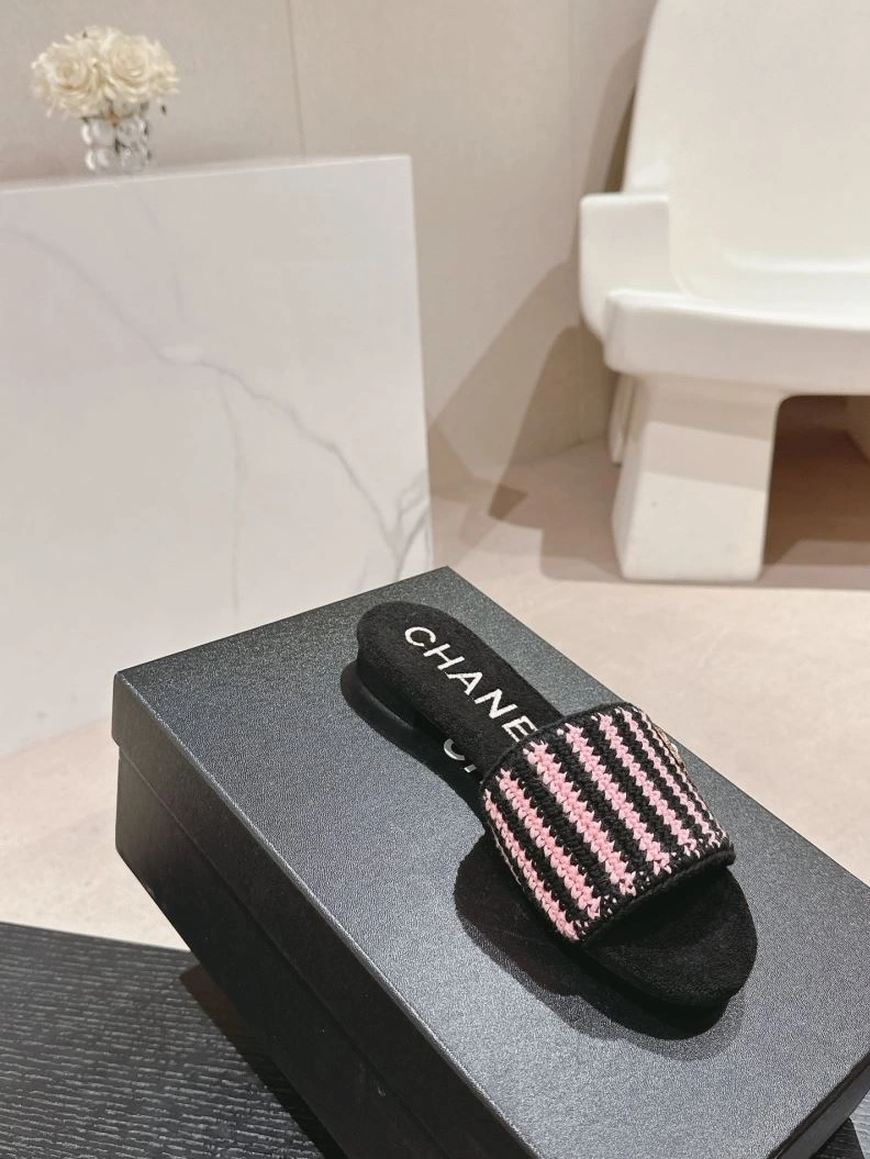 Vibrant Chxnxl Slippers 122702