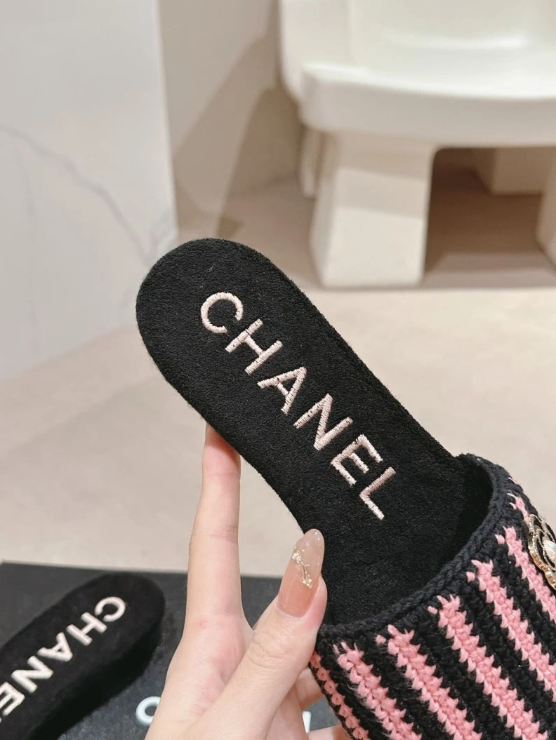 Vibrant Chxnxl Slippers 122702