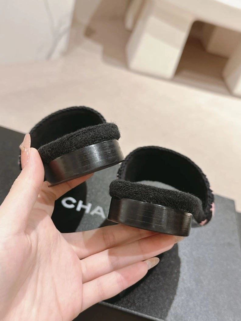 Vibrant Chxnxl Slippers 122702