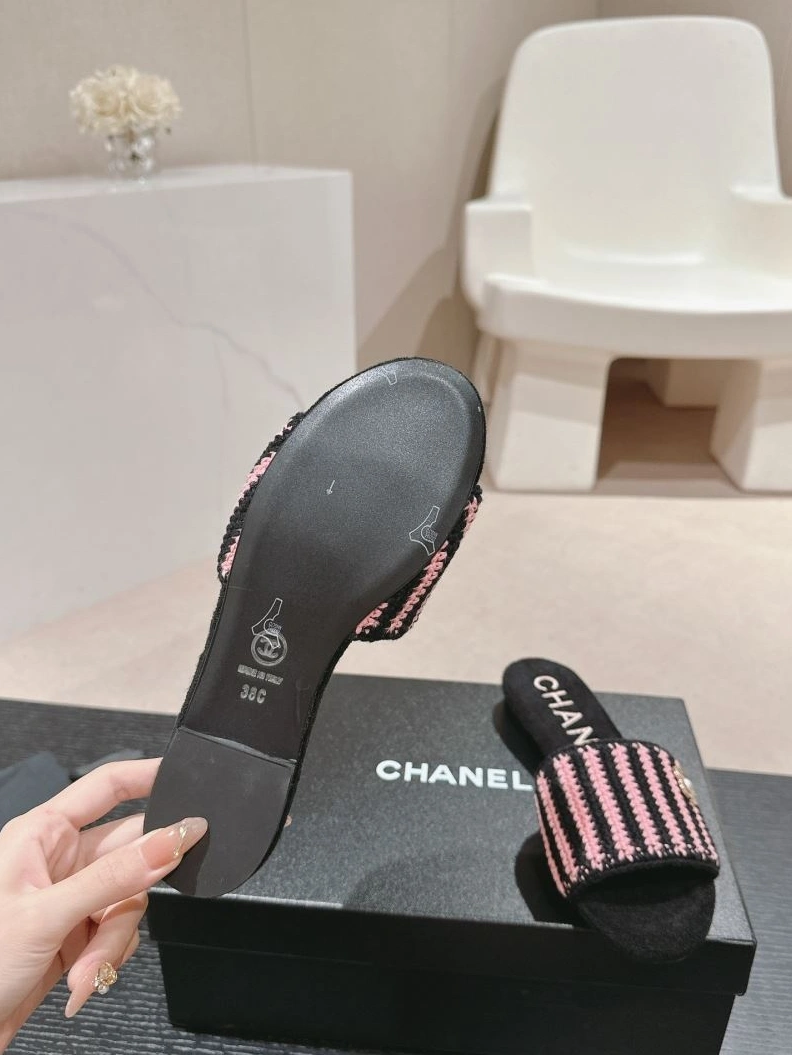 Vibrant Chxnxl Slippers 122702