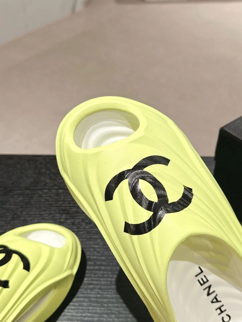Practical Chxnxl Slippers 122701