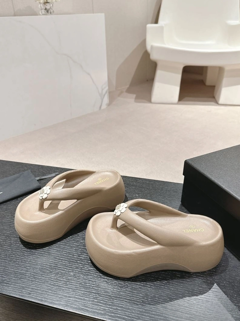 WellDesigned Chxnxl Slippers 122691