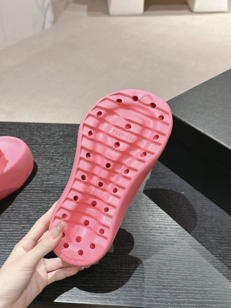 GoodFit Chxnxl Slippers 122687