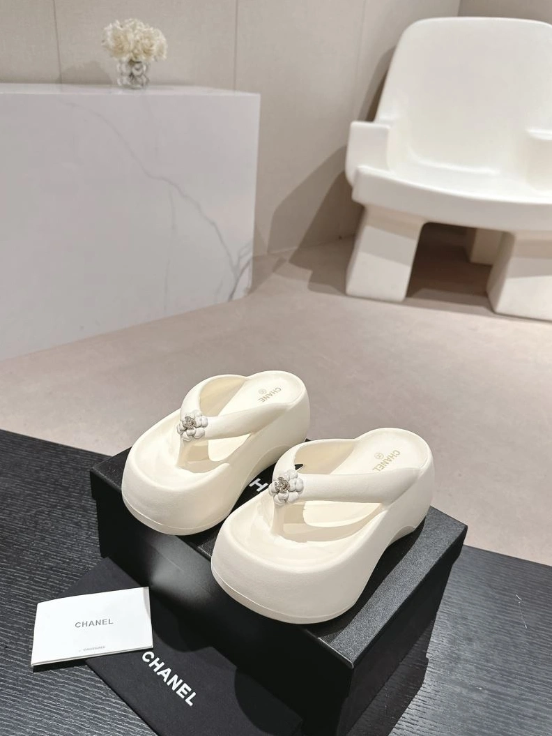 Fashionable Chxnxl Slippers 122688