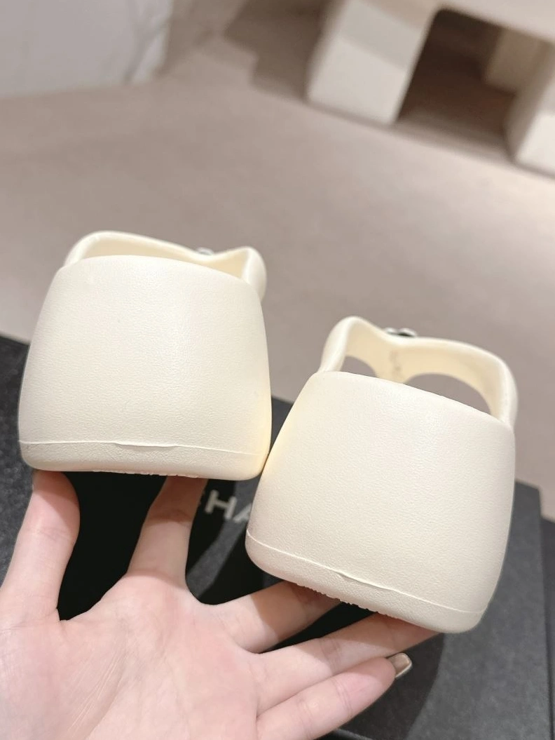 Fashionable Chxnxl Slippers 122688