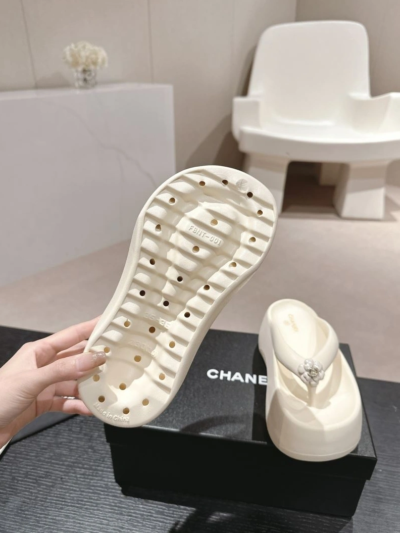 Fashionable Chxnxl Slippers 122688