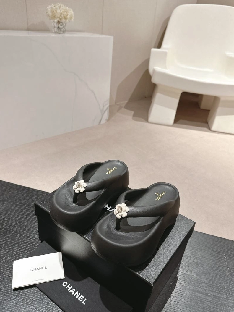 Stylish Chxnxl Slippers 122686