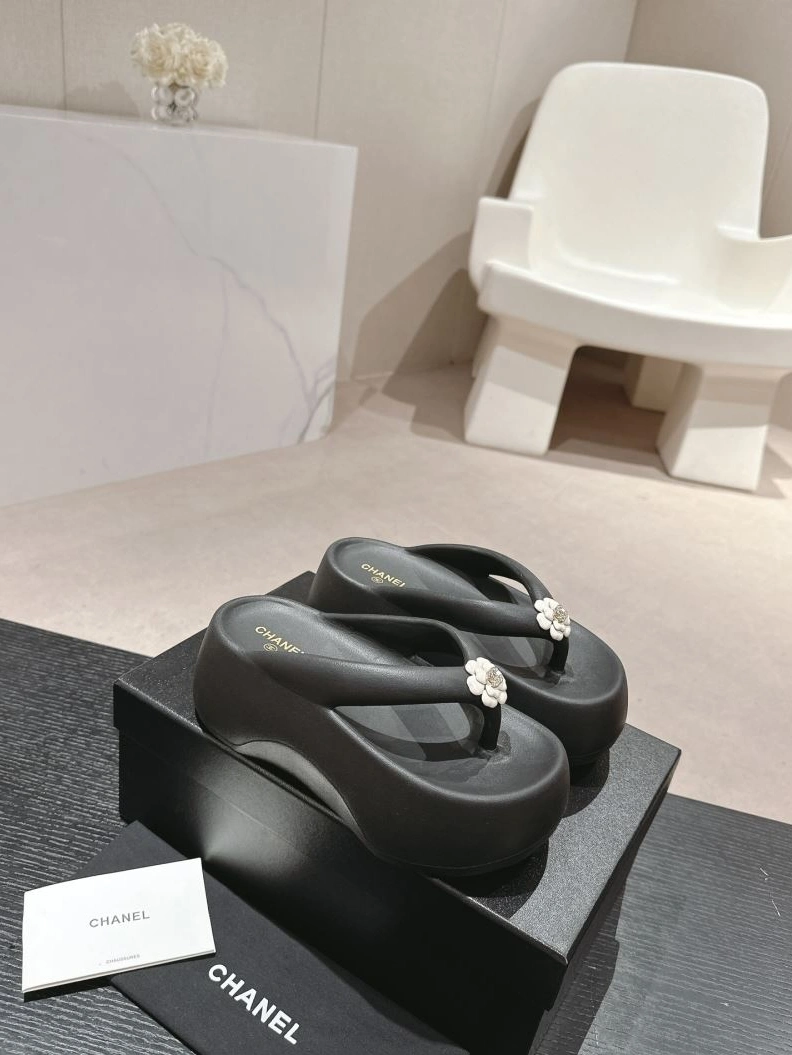Stylish Chxnxl Slippers 122686