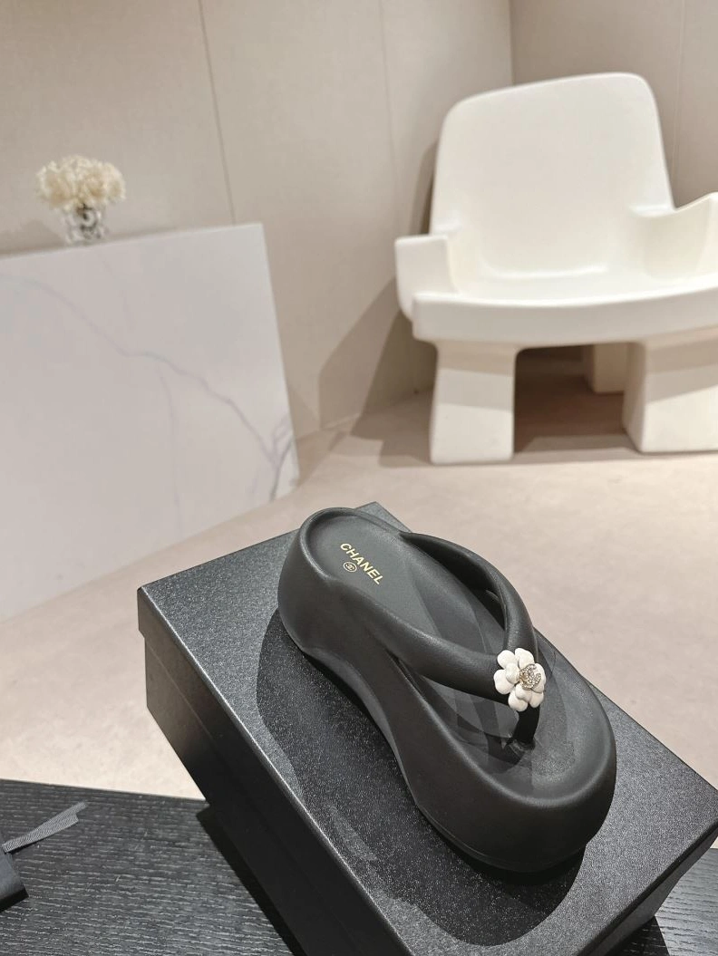 Stylish Chxnxl Slippers 122686