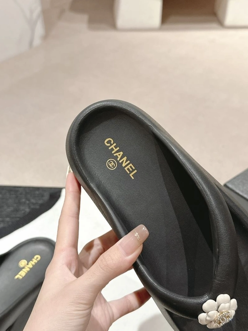 Stylish Chxnxl Slippers 122686