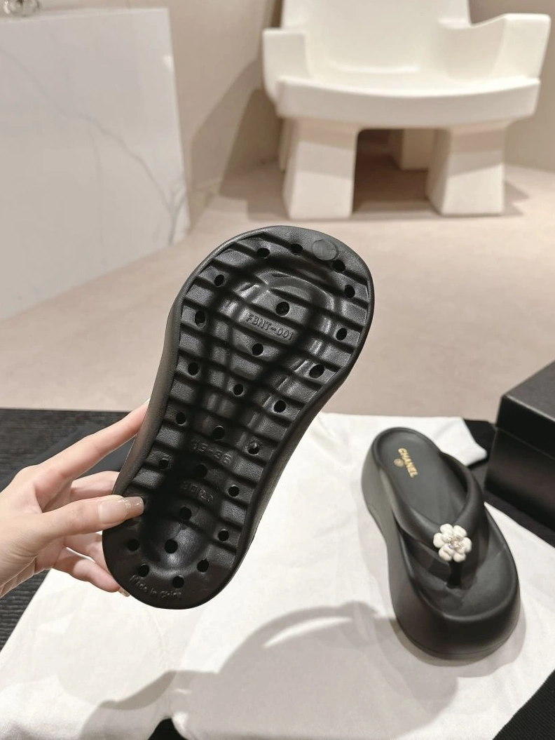 Stylish Chxnxl Slippers 122686