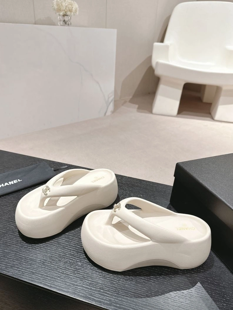 Durable Chxnxl Slippers 122689