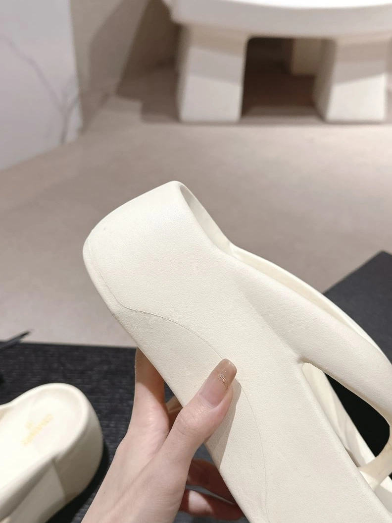 Sleek Chxnxl Slippers 122680