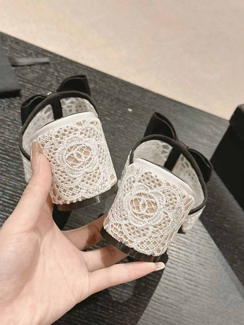 Flexible Chxnxl Slippers 122685