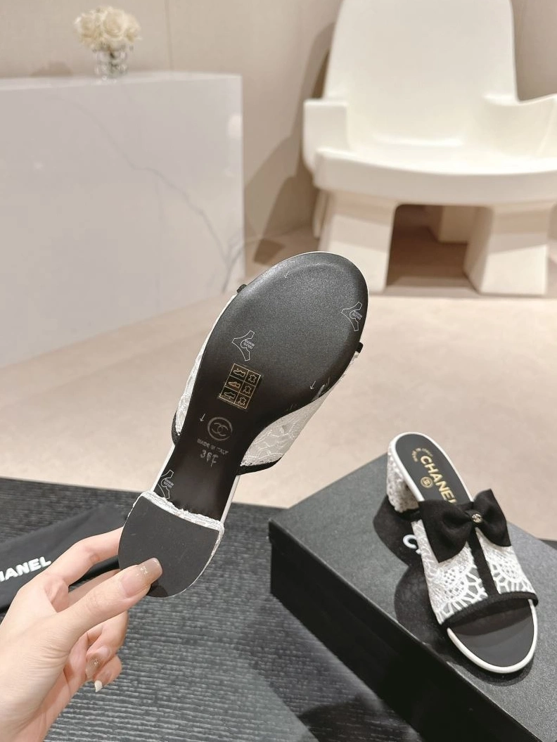 Flexible Chxnxl Slippers 122685