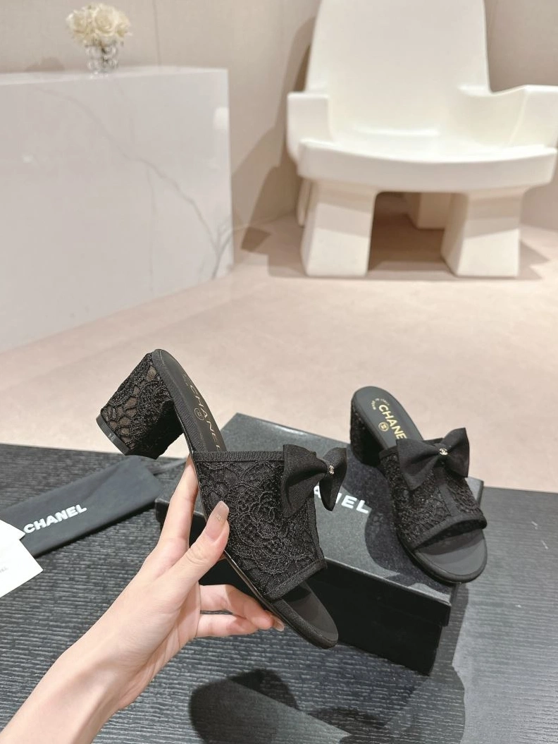 Durable Chxnxl Slippers 122693
