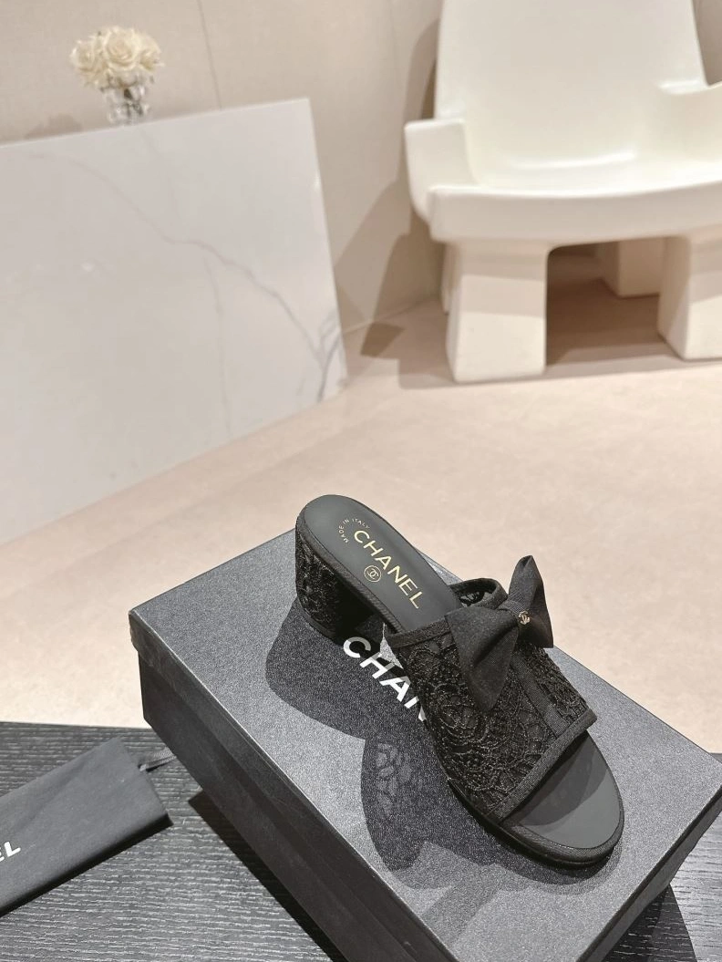 Durable Chxnxl Slippers 122693