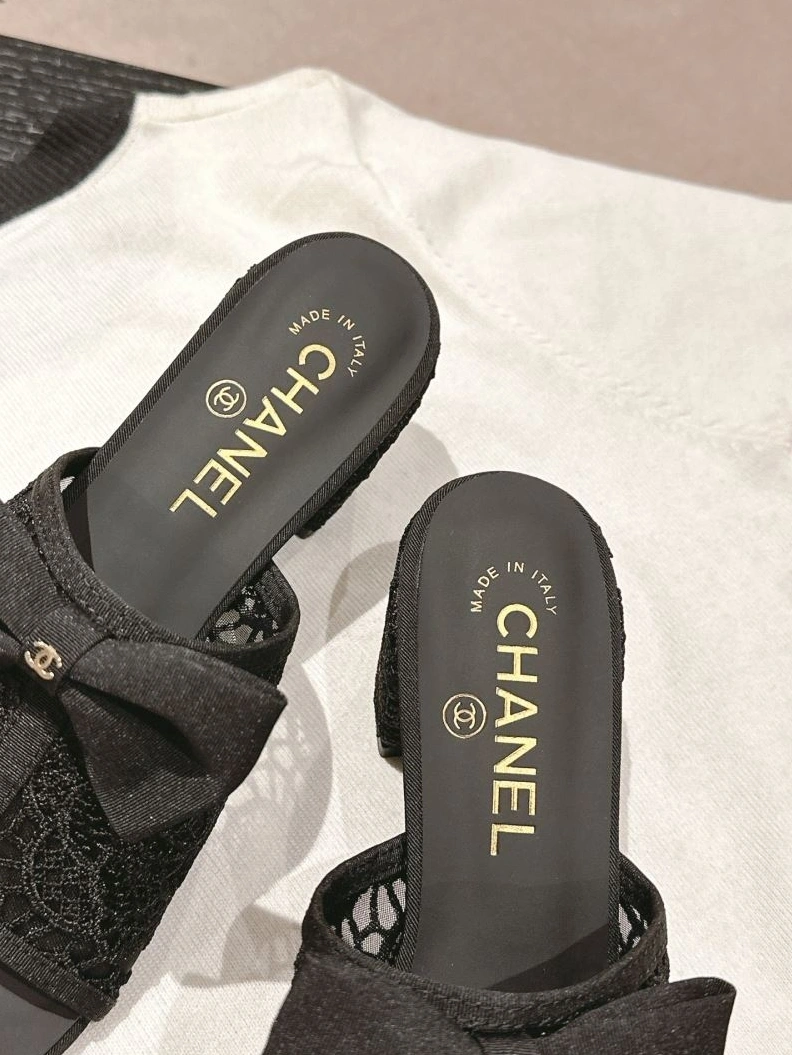 Durable Chxnxl Slippers 122693