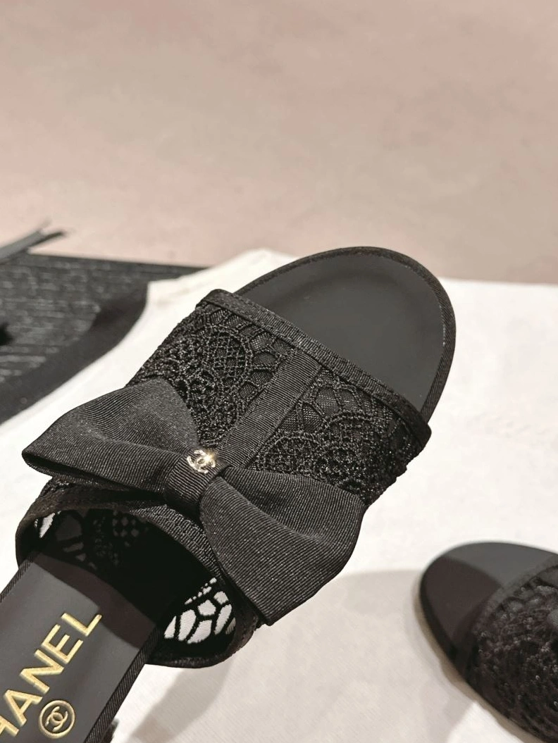 Durable Chxnxl Slippers 122693