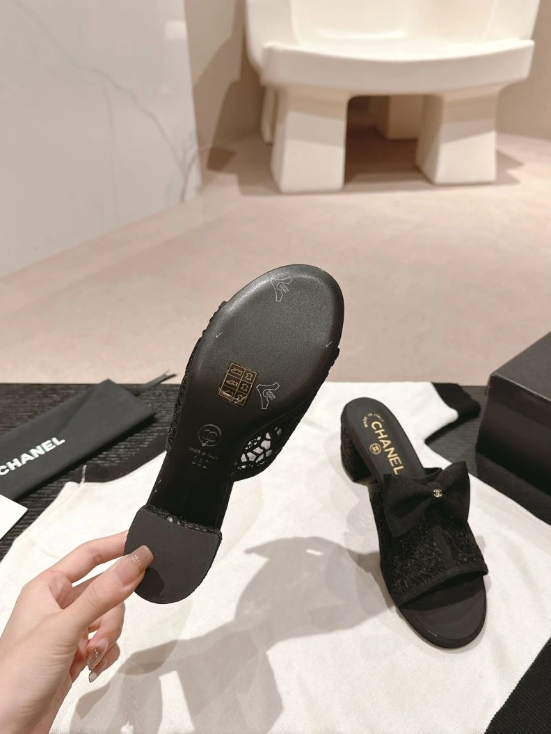 Durable Chxnxl Slippers 122693