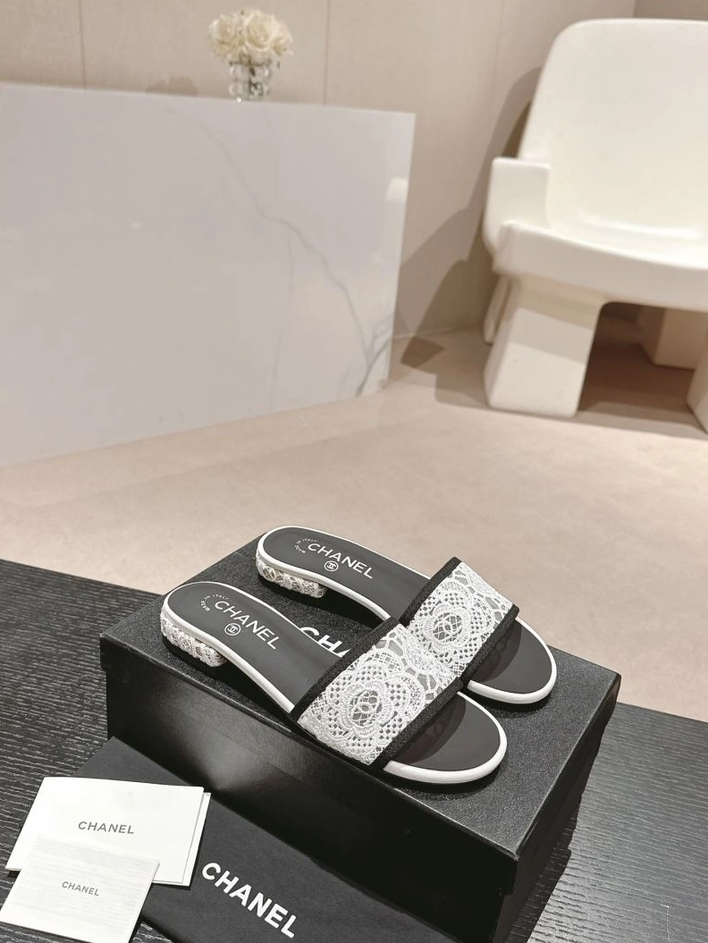 Lightweight Chxnxl Slippers 122677