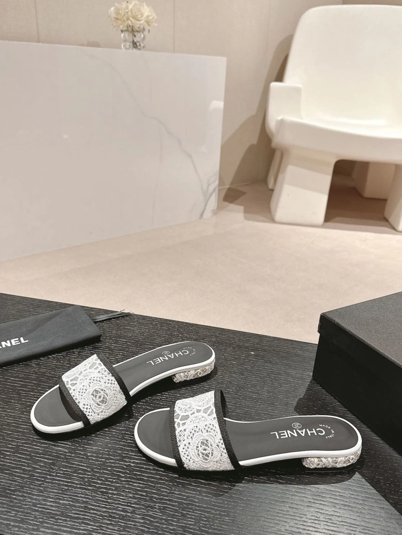 Lightweight Chxnxl Slippers 122677