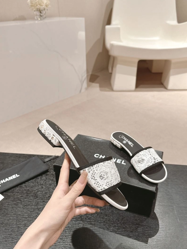 Lightweight Chxnxl Slippers 122677