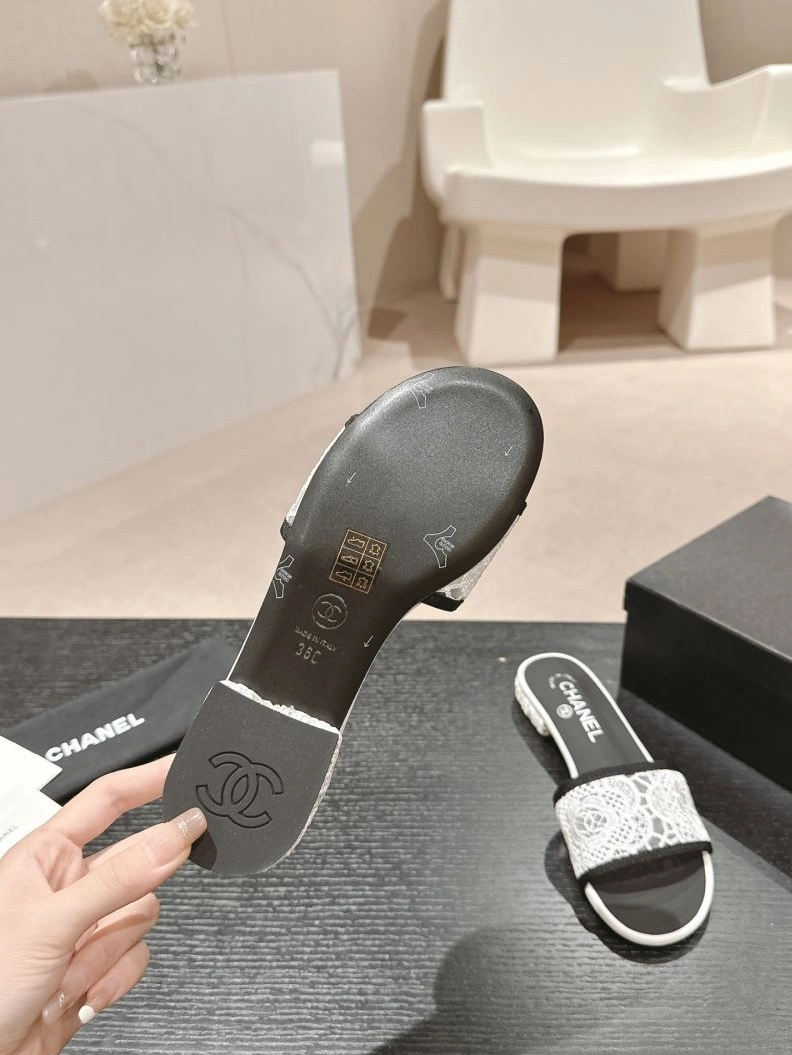 Lightweight Chxnxl Slippers 122677