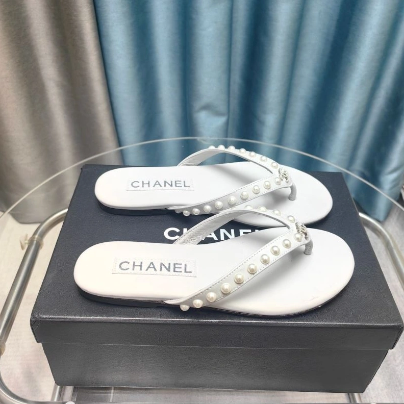 Minimalist Chxnxl Slippers 122665