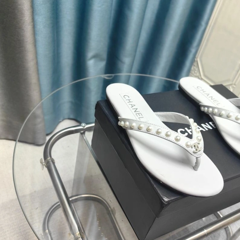 Minimalist Chxnxl Slippers 122665