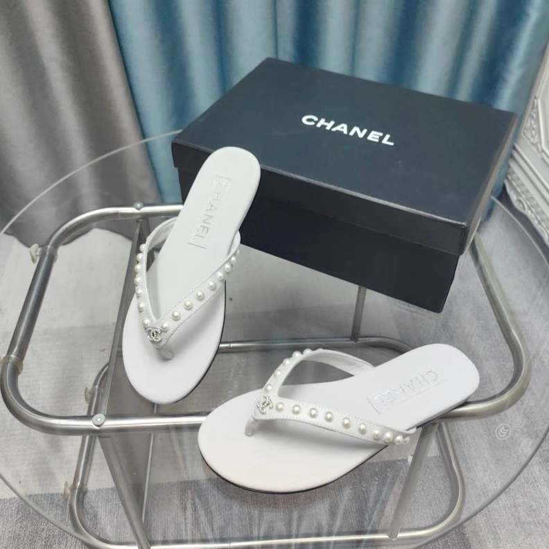Minimalist Chxnxl Slippers 122665