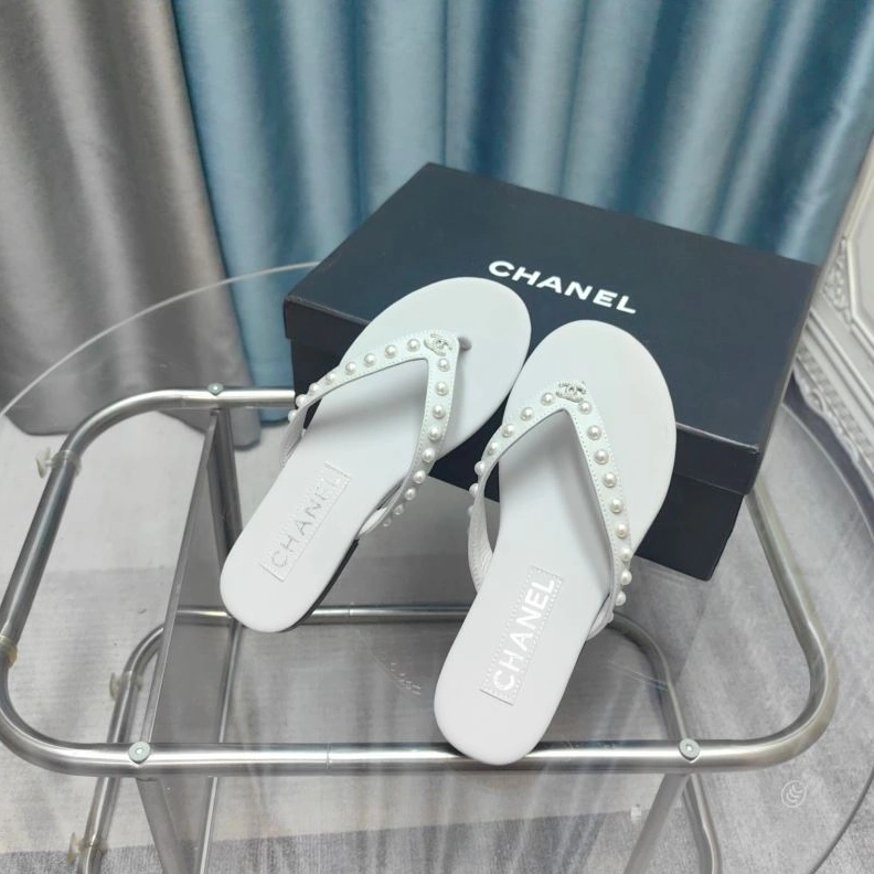 Minimalist Chxnxl Slippers 122665