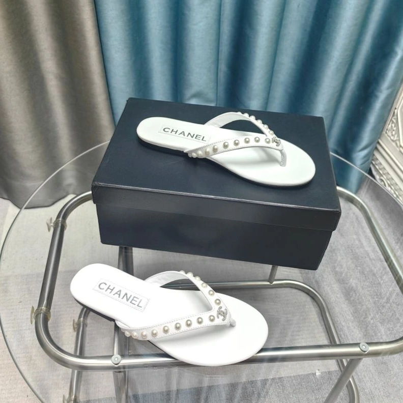 Unique Chxnxl Slippers 122662