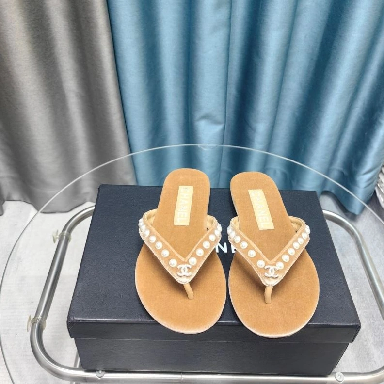 Lightweight Chxnxl Slippers 122659