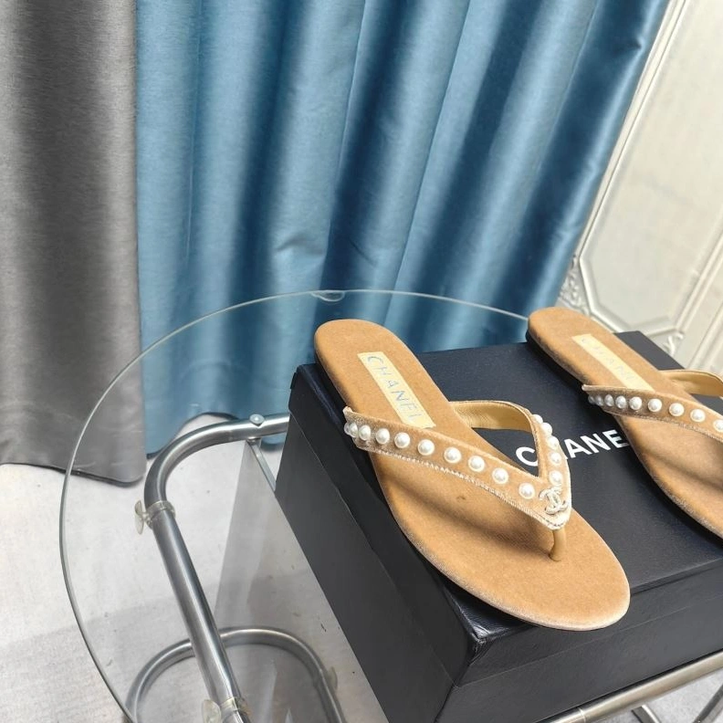 Lightweight Chxnxl Slippers 122659