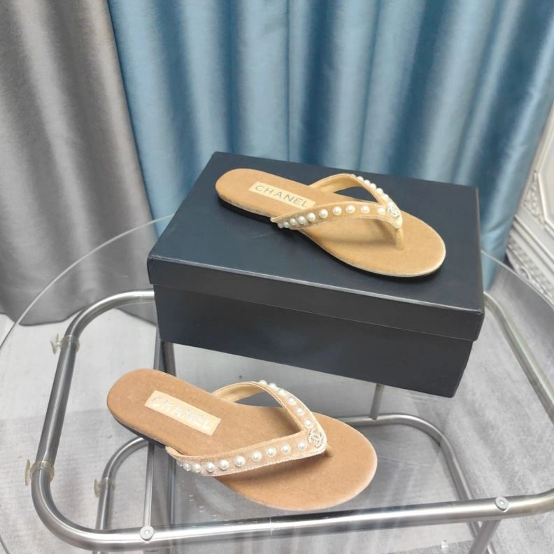 Lightweight Chxnxl Slippers 122659