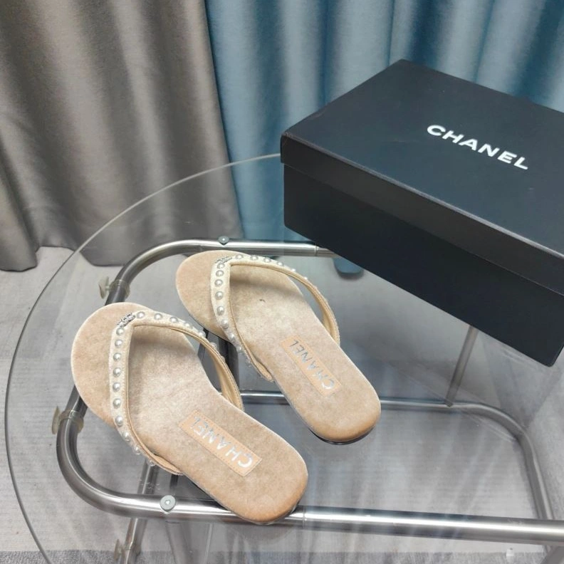 Lightweight Chxnxl Slippers 122659