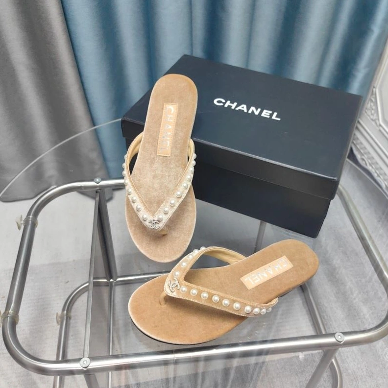 Lightweight Chxnxl Slippers 122659