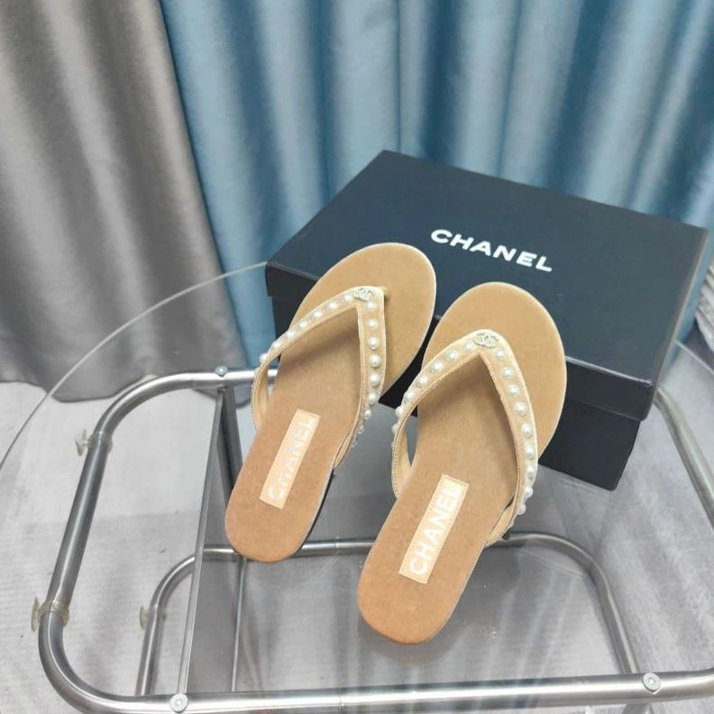 Lightweight Chxnxl Slippers 122659